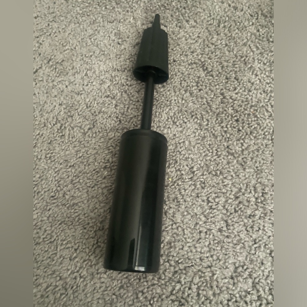 Hand-held light weight air pump